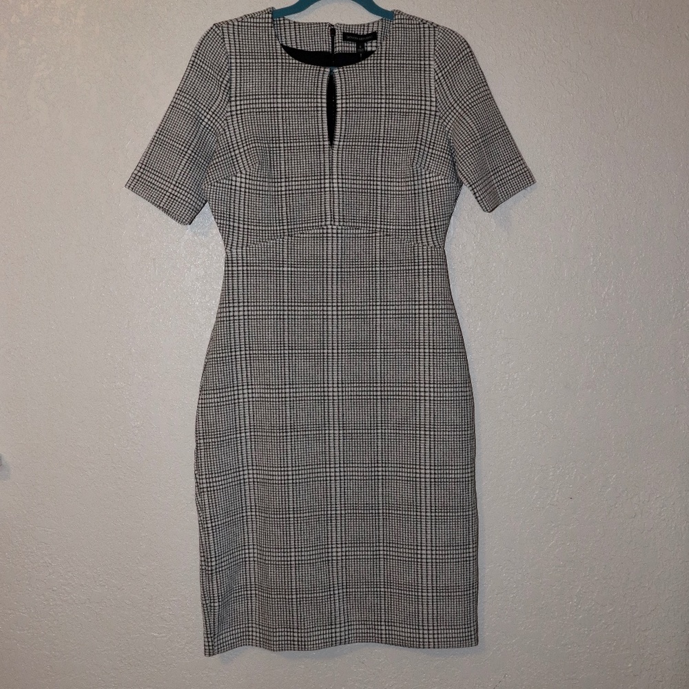 Banana Republic fitted dress, size 6, white and black pattern